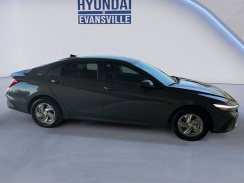 New 2026 Hyundai Elantra SE FWD image 4