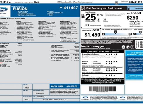 Used 2017 Ford Fusion SE w/ Fusion SE Technology Package FWD image 2