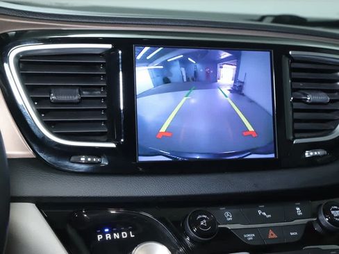 Used 2017 Chrysler Pacifica Touring-L Plus w/ Tire & Wheel Group FWD image 30