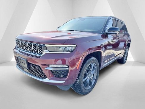 Used 2022 Jeep Grand Cherokee Summit w/ Luxury Tech Group V image 3