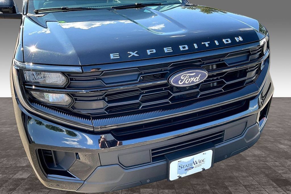 Used 2025 Ford Expedition Active RWD image 30