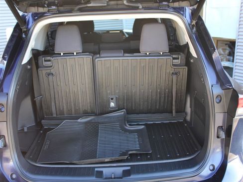 Used 2023 Toyota Highlander LE image 43