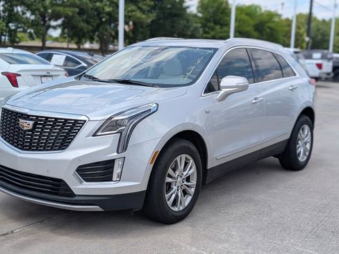 Used 2020 Cadillac XT5 Premium Luxury FWD image 3