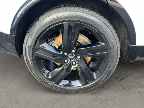 New 2025 Land Rover Discovery Dynamic SE image 12