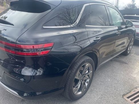 Used 2023 Genesis Electrified GV70 Prestige w/ Prestige Package image 3