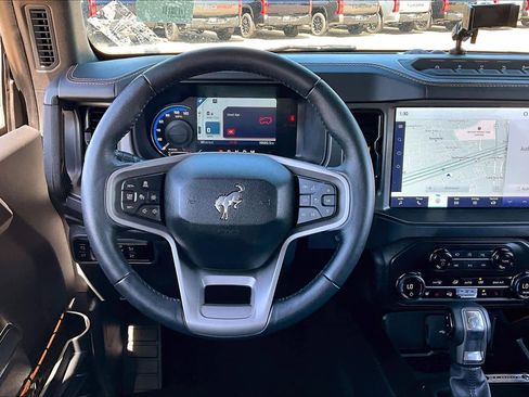 Used 2024 Ford Bronco Badlands image 5