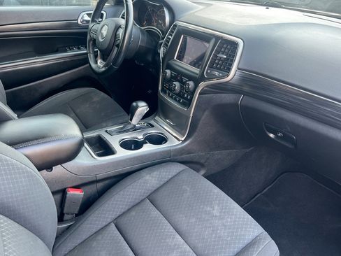 Used 2019 Jeep Grand Cherokee Laredo image 16