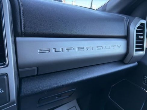 Certified 2022 Ford F250 Lariat w/ Black Appearance Package image 32