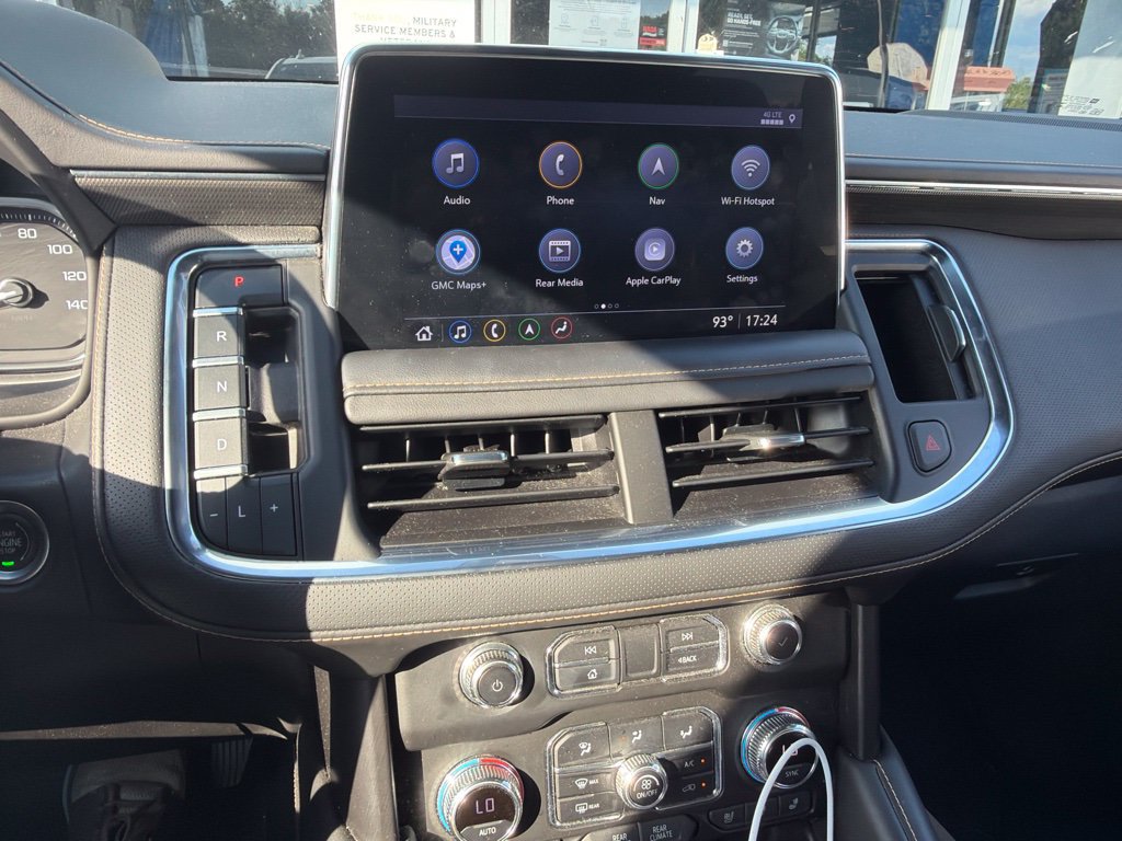Used 2021 GMC Yukon AT4 w/ AT4 Premium Plus Package AWD/4WD image 3