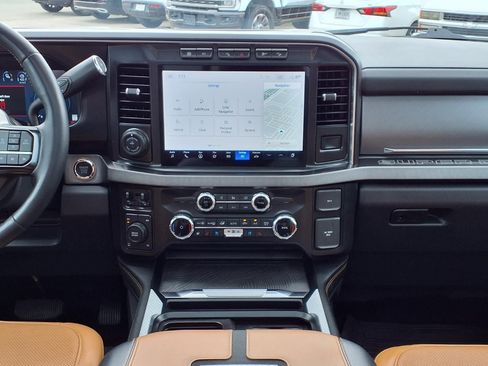 Used 2024 Ford F250 Platinum w/ FX4 Off-Road Package image 15