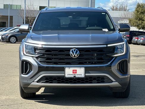Used 2024 Volkswagen Atlas Cross Sport SE image 9