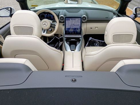 Used 2022 Mercedes-Benz SL 55 AMG 4MATIC image 10