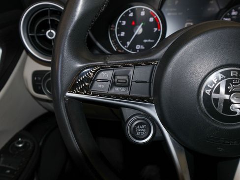 Used 2019 Alfa Romeo Giulia Ti AWD/4WD image 32