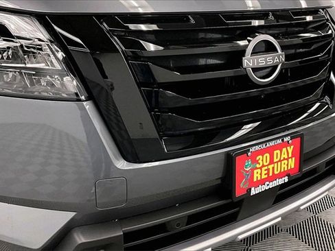 New 2025 Nissan Pathfinder Platinum image 14