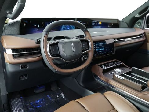 New 2026 Lincoln Navigator Reserve AWD/4WD image 12