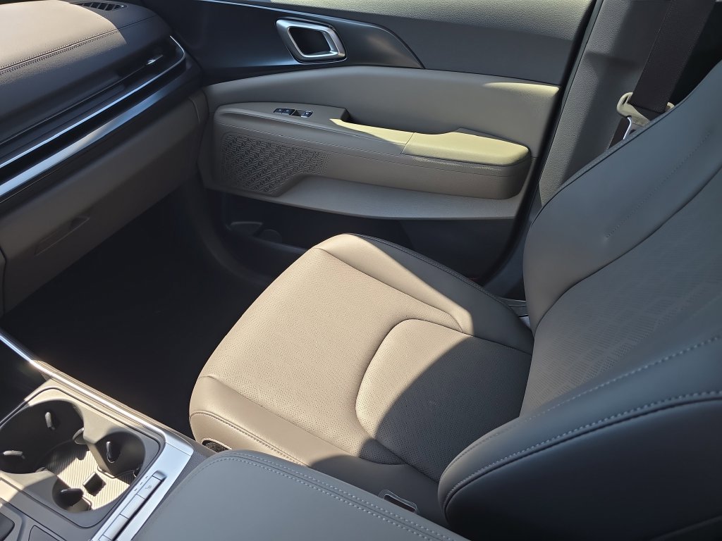 New 2026 Kia Carnival FWD image 15