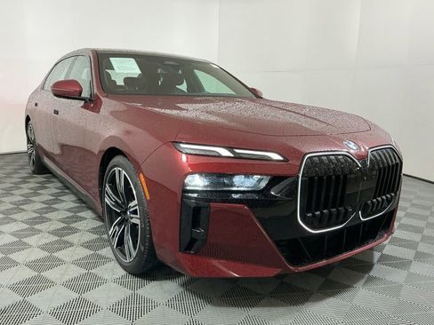 Certified 2025 BMW 740i xDrive w/ Premium Package AWD/4WD image 4