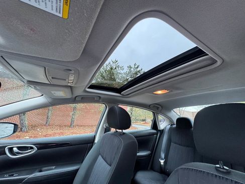 Used 2019 Nissan Sentra SV w/ Special Edition Package image 9