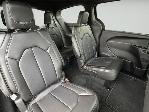 New 2025 Chrysler Pacifica Select image 27