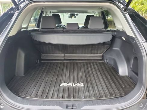 Used 2022 Toyota RAV4 XLE w/ Convenience Package AWD/4WD image 8