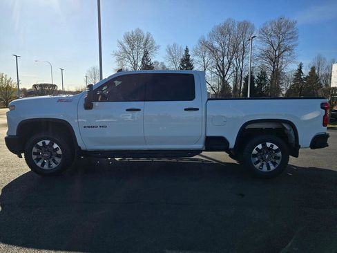 Used 2024 Chevrolet Silverado 2500 Custom w/ Custom Value Package image 4