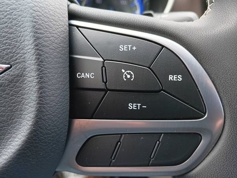 Used 2023 Chrysler Voyager LX FWD image 5