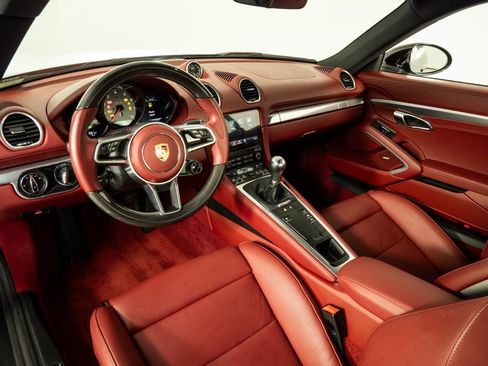 Certified 2024 Porsche 718 Cayman image 4