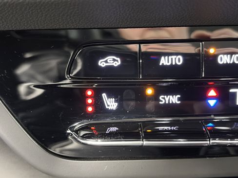 Used 2023 Buick Envision Preferred AWD/4WD image 22