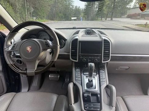 Used 2012 Porsche Cayenne S image 17