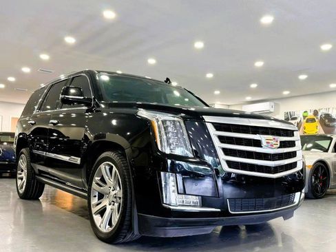 Used 2016 Cadillac Escalade Premium AWD/4WD image 2