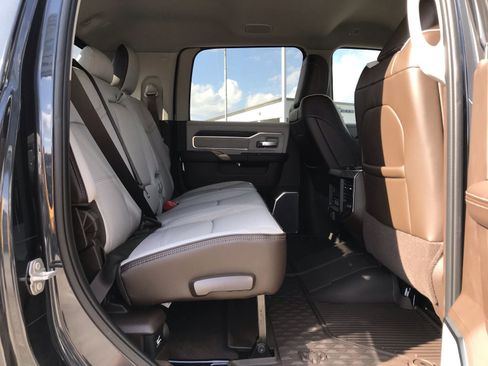 New 2026 RAM 2500 Laramie AWD/4WD image 17