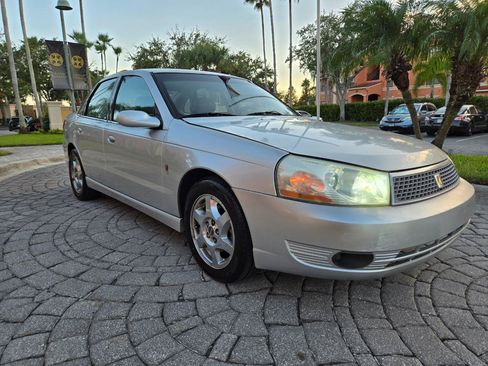 Used 2005 Saturn L-Series L300 FWD image 2