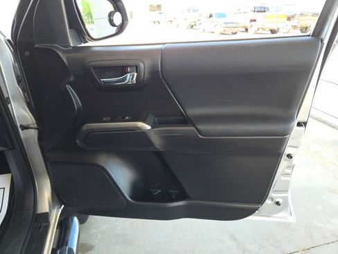 Used 2020 Toyota Tacoma TRD Sport AWD/4WD image 52