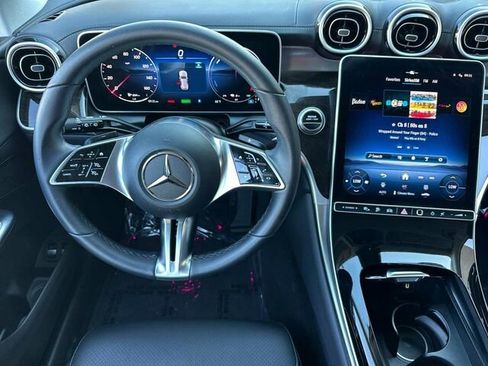 Used 2025 Mercedes-Benz GLC 350e GLC 350e 4D Sport Utility 4MAT image 17