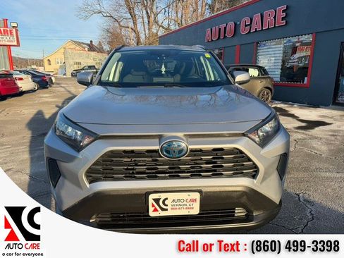 Used 2019 Toyota RAV4 LE image 2