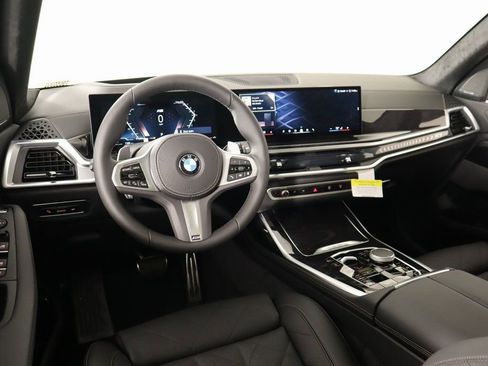 New 2026 BMW X7 xDrive40i w/ M Sport Package AWD/4WD image 2