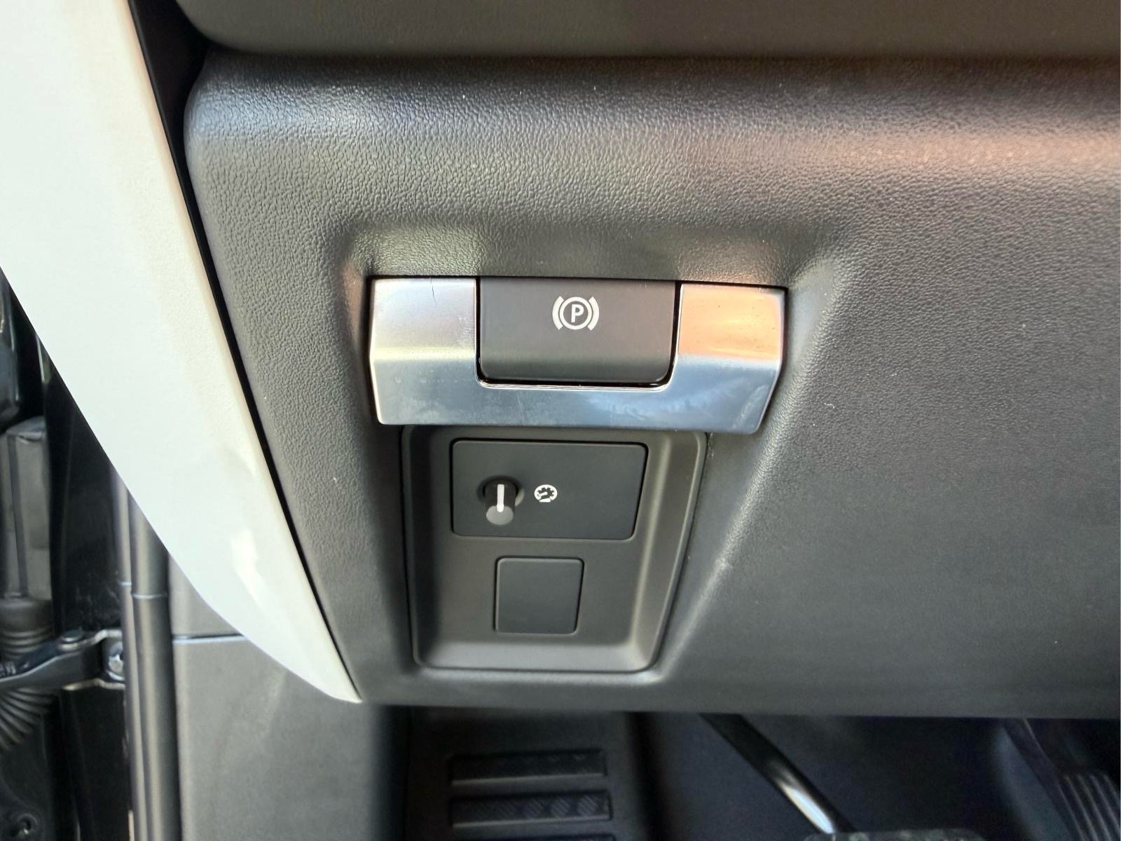 Used 2024 Land Rover Defender 110 S AWD/4WD image 19