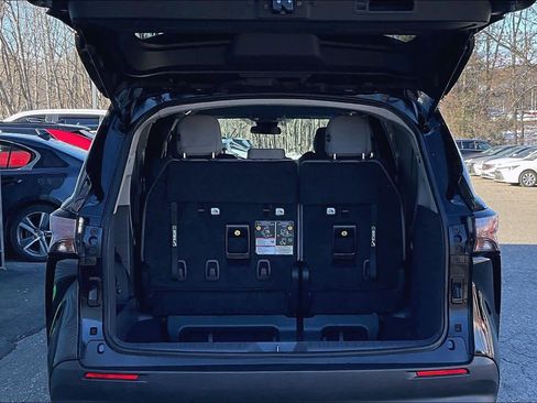 Used 2024 Toyota Sienna LE image 30