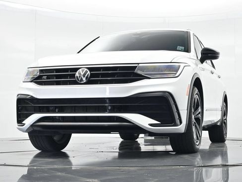 Used 2024 Volkswagen Tiguan SE R-Line w/ MDO Package, Two-Row AWD/4WD image 21
