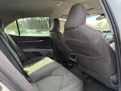 Used 2018 Toyota Camry LE FWD image 19