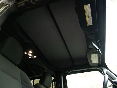 Used 2023 Jeep Gladiator Sport image 29