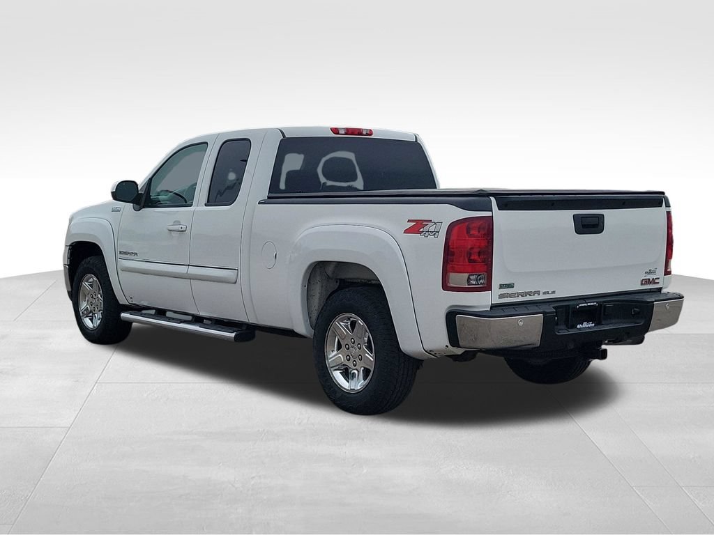 Used 2010 GMC Sierra 1500 SLE w/ All-Terrain Package AWD/4WD image 4