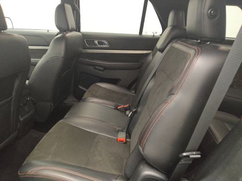 Used 2018 Ford Explorer XLT w/ Equipment Group 202A image 18