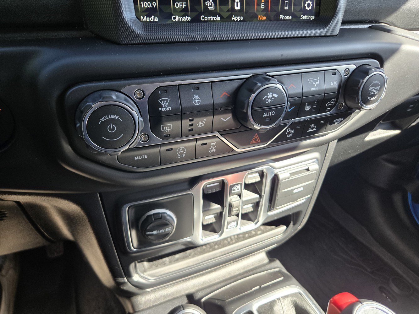 Used 2020 Jeep Gladiator Overland AWD/4WD image 11