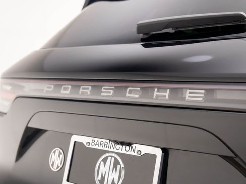 Used 2022 Porsche Cayenne Platinum Edition image 39