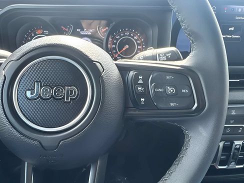 Used 2025 Jeep Wrangler Unlimited Sport AWD/4WD image 15