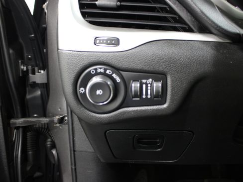 Used 2015 Jeep Cherokee Latitude FWD image 8