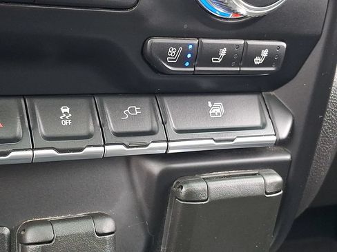 Used 2019 GMC Sierra 1500 SLT w/ SLT Premium Plus Package AWD/4WD image 27