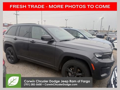 Used 2023 Jeep Grand Cherokee Altitude AWD/4WD image 1