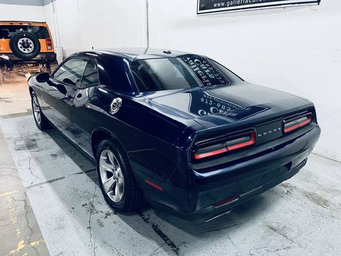 Used 2015 Dodge Challenger SXT RWD image 5